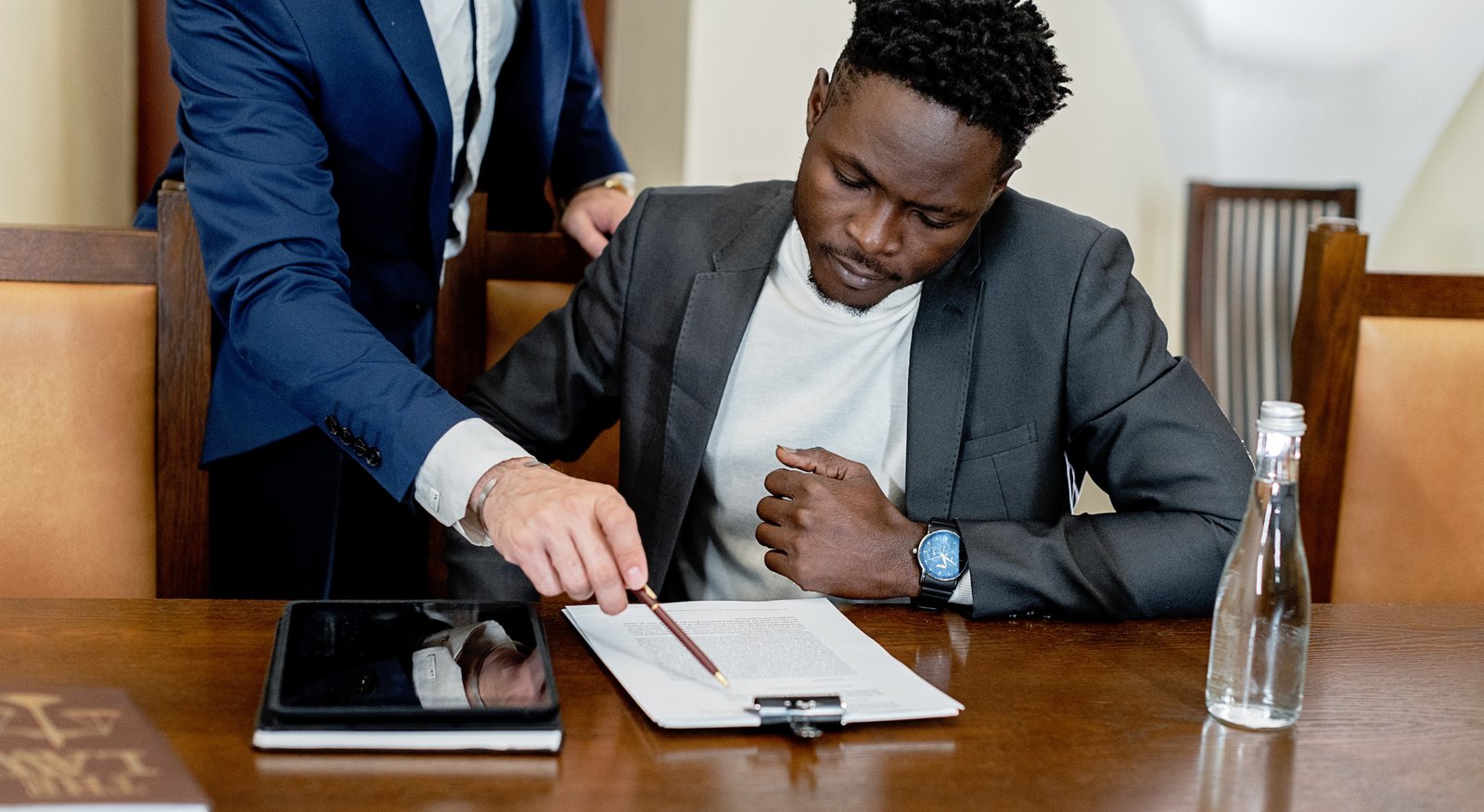How to Accept a Job Offer with Sample Emails